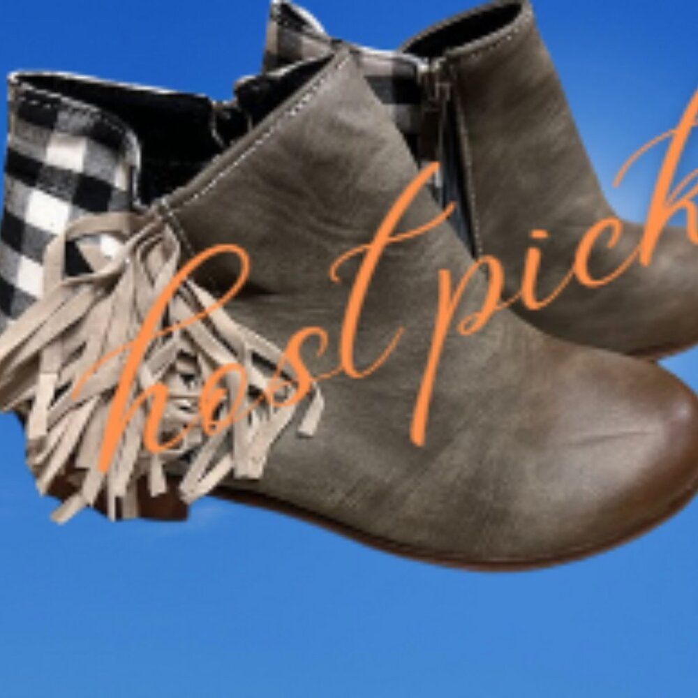Distressed Plaid & Fringe Bootie  41458  Sizes 8 1/2 (39)   NWOB Boutique
